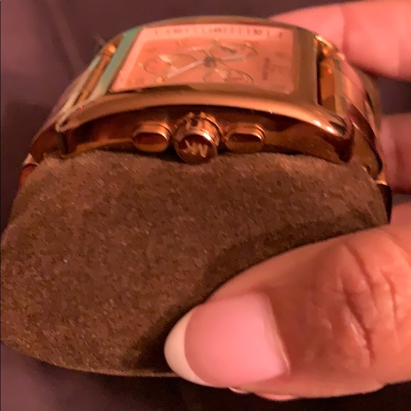 Michael Kors Rose Gold watch - Picture 2 of 4